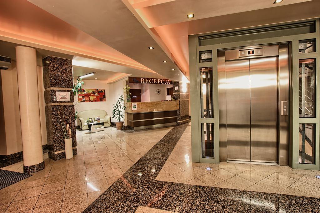 Hotel Murowanica 3*
